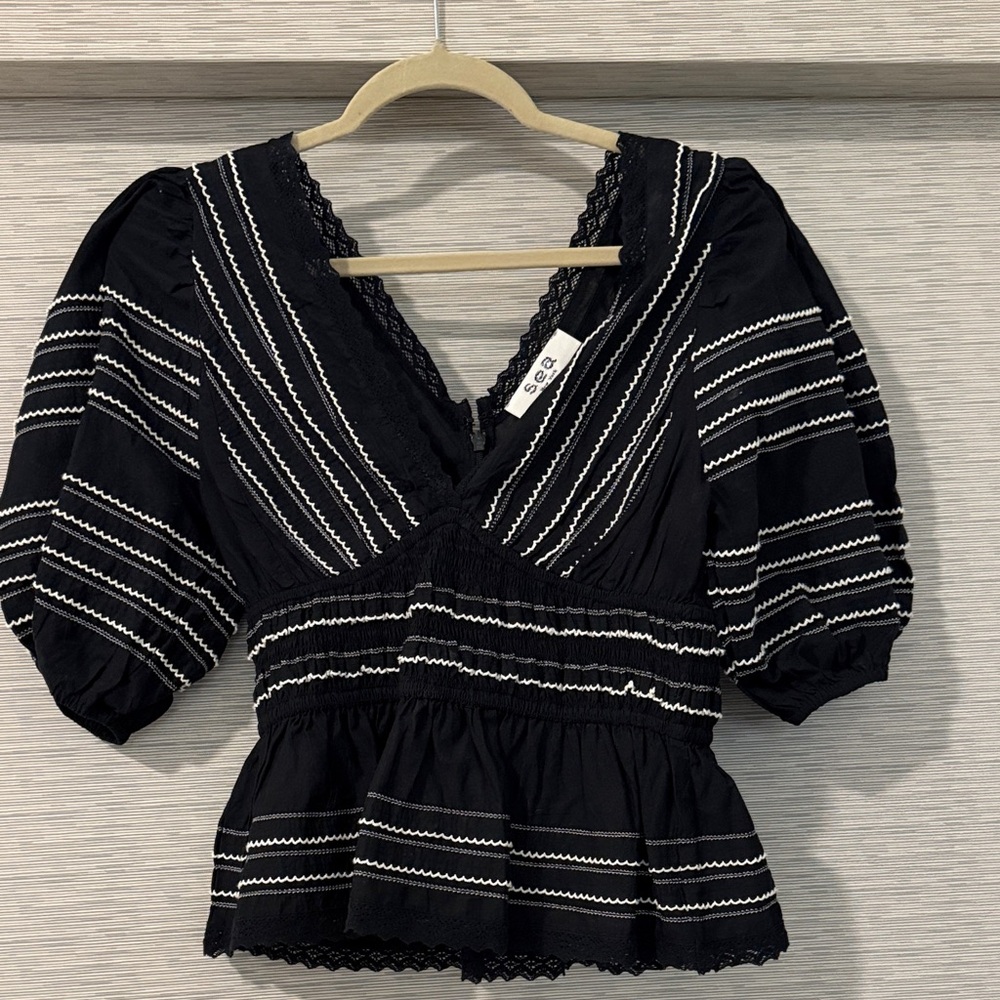 Sea New York Black Lace-Trim Puff Sleeve Peplum Top